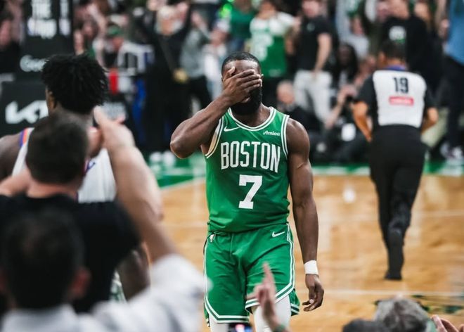 包含爵士三巨头联手，关键时刻神级表现得分突破，塔图姆冲击季后赛！的词条