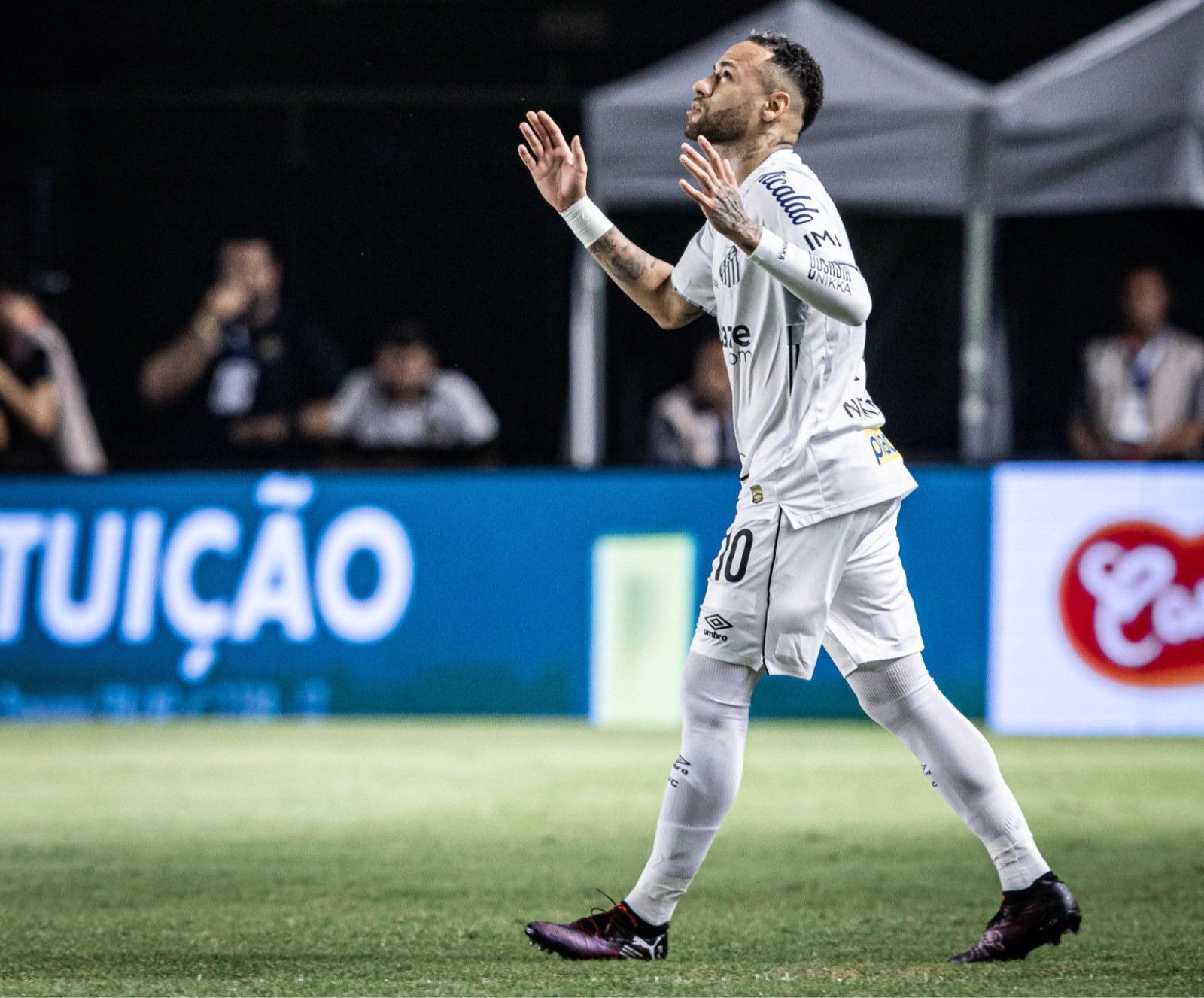  内马尔迎来十赛季高光表现，FPX球迷沸腾！